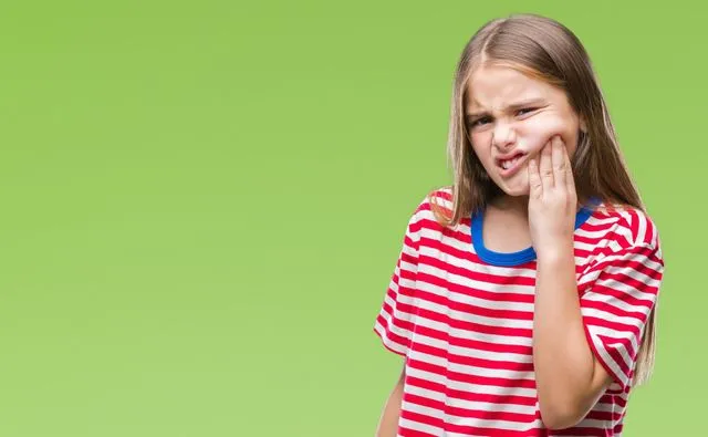 Tandenknarsen en oorinfecties bij baby's: de mogelijke verbinding tussen beide problemen Oorinfecties bij baby's: Oorzaken en symptomen