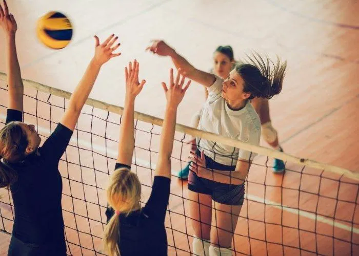 Beugels en sport: tips voor mondbescherming tijdens het sporten Waarom zijn beugels belangrijk voor sporters?